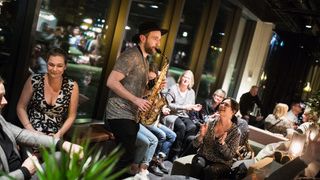Bild: Vimmel och musik