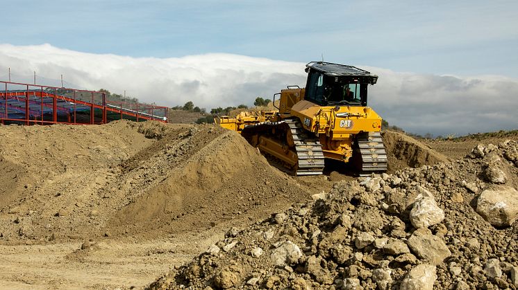 CAT D5 schaktar, vy bakifrån