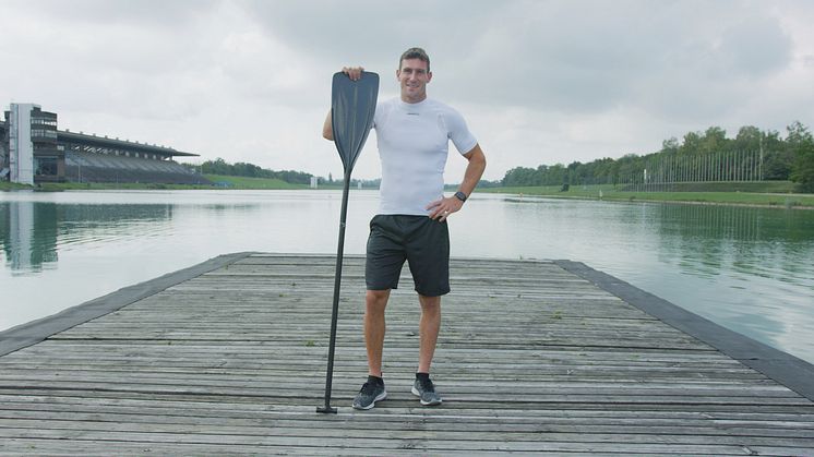 Sebastian Brendel, deutscher Kanute und dreifacher Olympiasieger, in der neuen Active Extreme X