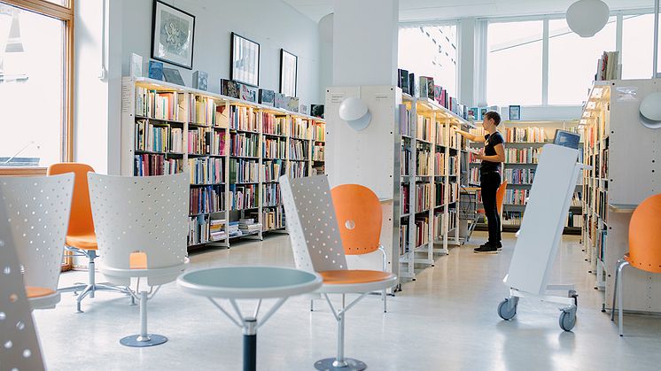 En besparing på ungefär en fjärdedel av budgeten för mediainköp görs i år, men det råder inte inköpsstopp på biblioteken.