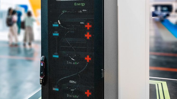 ADS-TEC Energy zeigt ihre All-in-One-Industriespeicherlösungen PowerBooster und StorageRackSystem auf der „ees Europe"