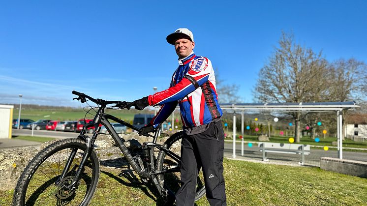 Freut sich auf eine neue Herausforderung: Alexander Worreschke (40), Klient der Sozialen Teilhabe Hephatas, wird zum ersten Mal beim renommierten Radrennen „Eschborn-Frankfurt- Der Radklassiker“ mitfahren.