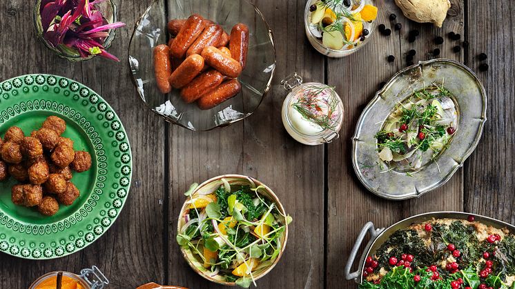 Ekonomi, klimat och matsvinn låter som annorlunda kryddor på ett julbord, men i år är de viktigare än någonsin. Vi hjälper därför krögare att lyckas med julbordet, utan att göra avkall på smaker och tradition.