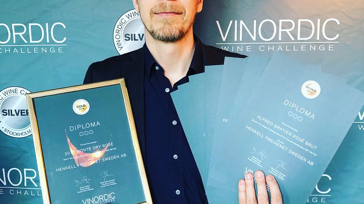 Vincent Arrhenius tar emot priser på Vinordic Wine Challenge