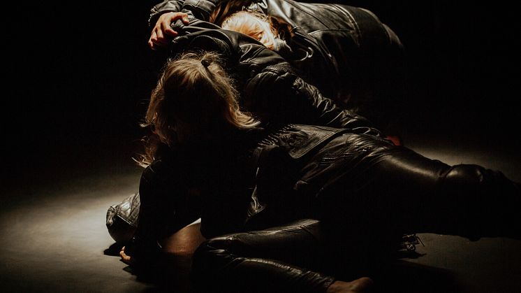 Lørdag 13. oktober kl. 12.00 blir siste mulighet til å se SUPERNOVAs performance SKINN på Høstutstillingen.