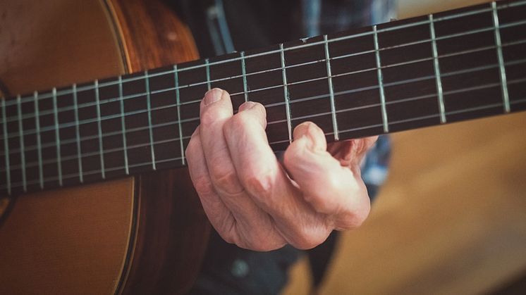 Stort forskningsanslag till Marie Cederschiöld högskola för projekt om hur musik stärker livskvaliteten vid demenssjukdom