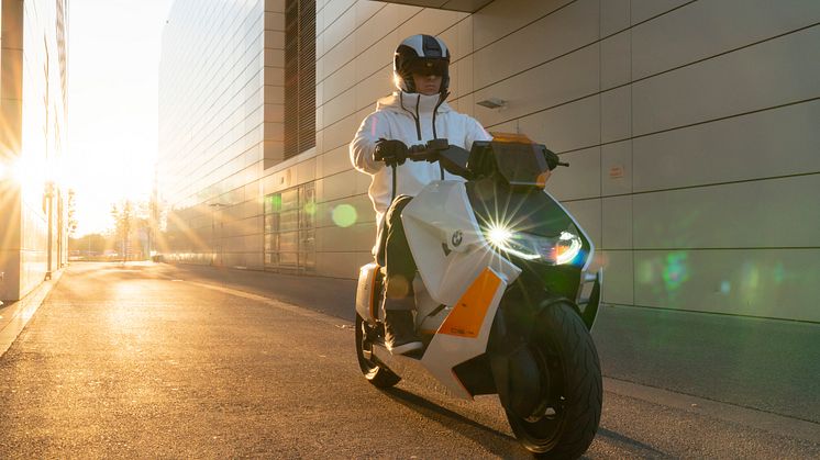 BMW esittelee Definition CE 4 -konseptisähköskootterin