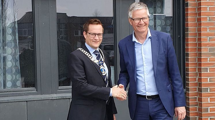 Ordfører i Stjørdal kommune, Ivar Vigdenes, og salgs-og markedsdirektør i NetNordic Communication AS, Allan Bjørnstad, på åpningen av responssenteret, Værnes Respons.