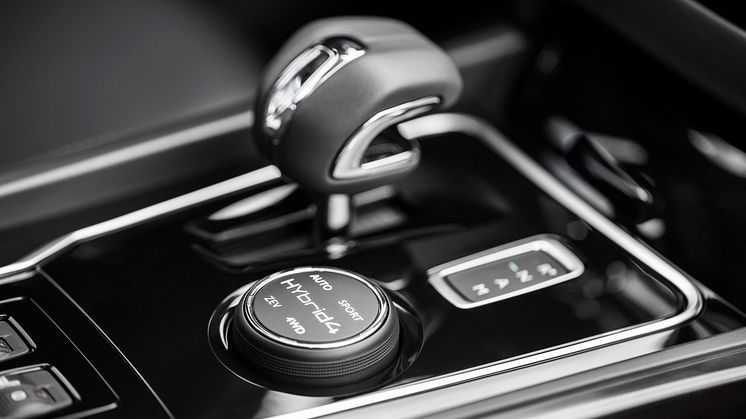 Sverigepremiär för sportigt eleganta Peugeot 508 - nytt utseende, klassledande förbrukning och nya automatlådor