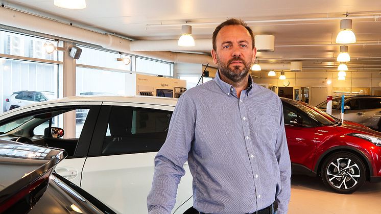 Fornøyd: Regionleder Kåre Dybfest fra Toyota forhandleren Nordvik. Foto: Nordvik