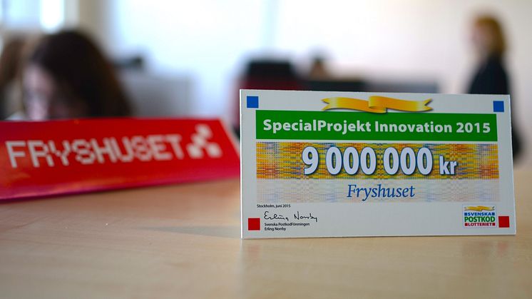 Fryshuset får 9 miljoner från PostkodLotteriet för att utveckla ett nytt arbetsmarknadsprogram för unga som står längst bort från arbetsmarknaden. 	