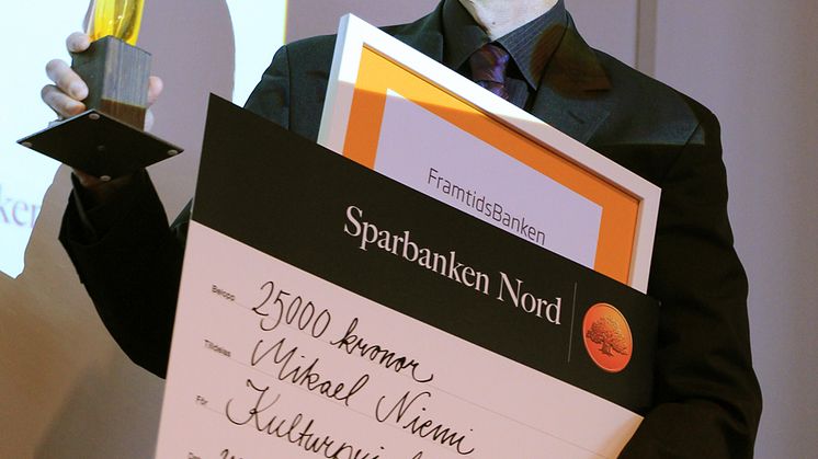 Mottagare av årets Sparbanken Nords Kulturpris är Mikael Niemi.  