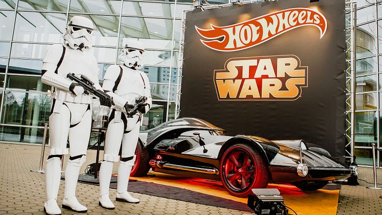 Komm auf die dunkle Seite! - Hot Wheels präsentiert sein Darth Vader Fahrzeug in Lebensgröße auf der Spielwarenmesse in Nürnberg