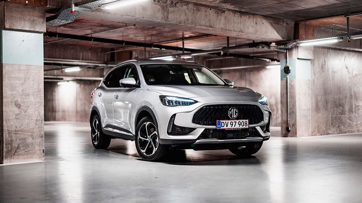 Den nyligt faceliftede MG EHS Plug-in Hybrid koster nu kr. 299.999, -