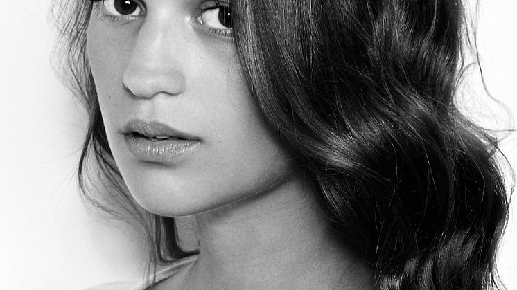 Filmaktuella Alicia Vikander får Såstaholms pris till Höstsols minne 2012   