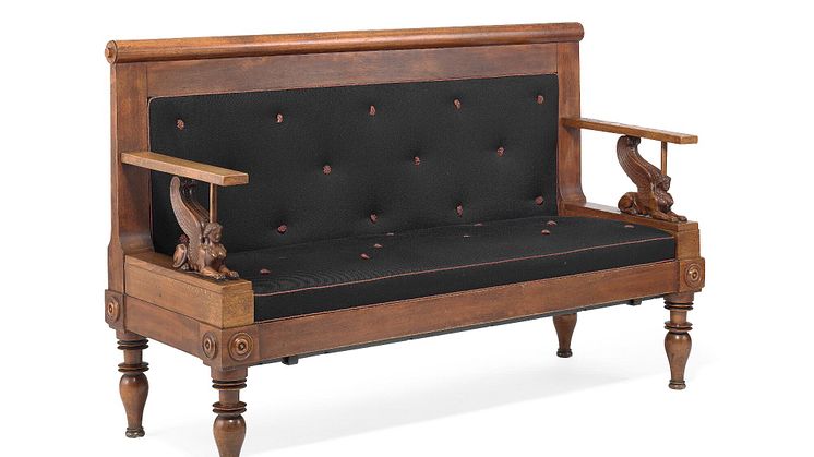 Hermann Ernst Freund- Sofa af bøgetræ, armlæn båret af sfinxe