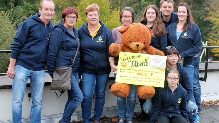 Guggemusiker vom Überdosis Borna e.V.  während der Spendenübergabe im Kinderhospiz Bärenherz