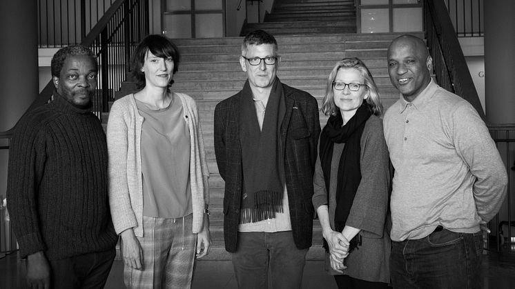 Juryn bakom Hasselbladpriset. Från vänster: Simon Njami, Esther Ruelfs, Duncan Forbes, Jennifer Blessing och Mark Sealy. Foto: Cecilia Sandblom © Hasselbladstiftelsen