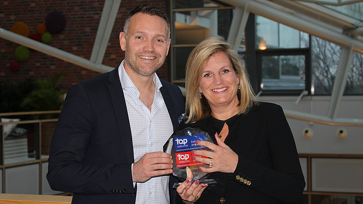 Ted Söderholm, vd, och Lisa Göthberg, HR-chef på DHL Express Sverige. 