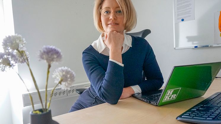 Sara Björklund vill utforska mötet mellan ambulanspersonal och personer ur utsatta grupper. Hon har en förförståelse för ämnet, både som ambulanssjuksköterska och som anhörig.