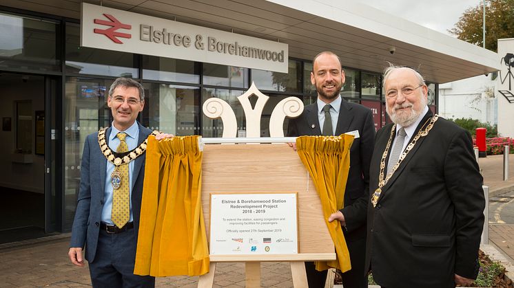 The Mayor of Hertsmere, Cllr Rabbi Alan Plancey (right) and Elstree & Borehamwood Town Mayor Cllr Simon Rubner join Thameslink and Great Northern MD Tom Moran to officially open Elstree & Borehamwood station 