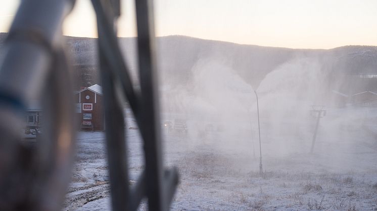 Snökanonerna igång i Hemavan