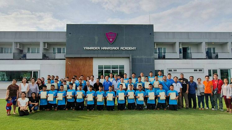 Scholarship recipients gather in front of the Yamaoka Hanasaka Academy