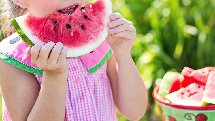 Att äta mer frukt och färre salta snacks skapar bättre psykisk hälsa enligt en ny studie Foto: Pixabay CC0