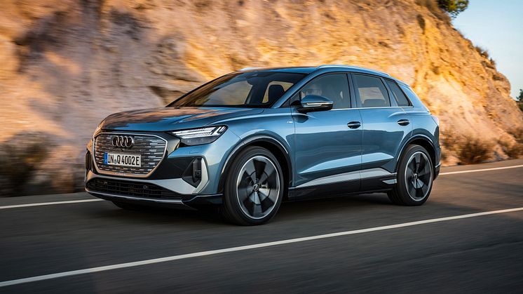 Audi Q4 50 e-tron quattro (Gejserblå)