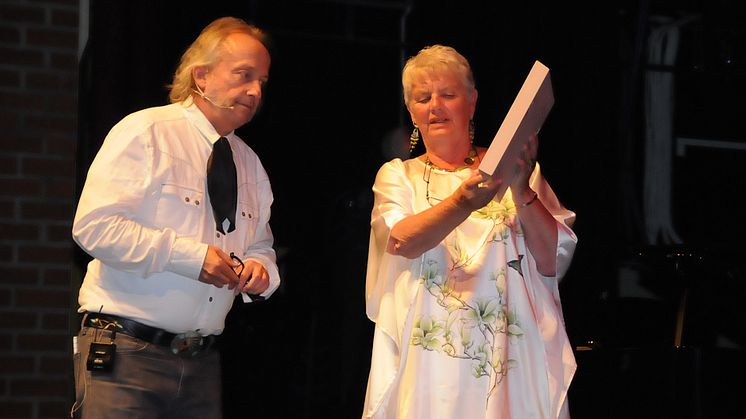 Levi Henriksen mottar Vidar Sandbecks kulturpris 2018.