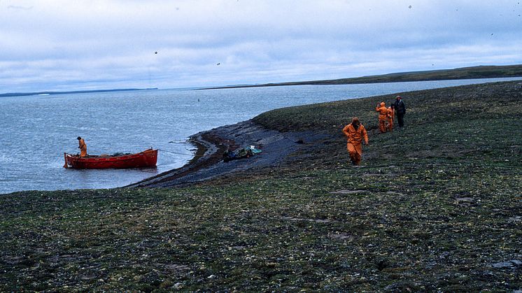 Landing in Guba Chernaya to collect terrestrial samples for analysis of contaminants 