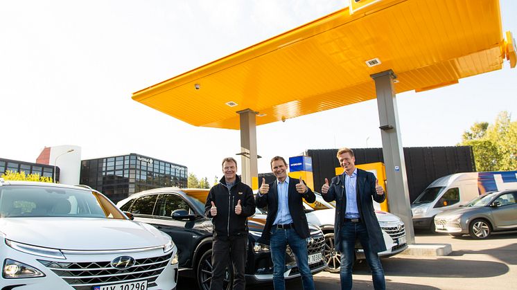 Fra venstre, Roger Hertzenberg i Uno-X, samt Jon André Løkke og Bjørn Simonsen i NEL. Foto: Hyundai/Patchwork