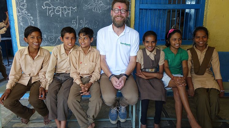 Under sin projektresa  i Indien träffade Thomas Rebermark elever och personal på flera skolor för att lära sig mer om utvecklingen på plats. Här i Gogunda, Rajasthan på en av skolorna Barnfonden arbetar med.