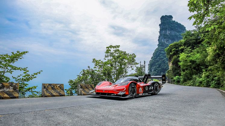 ID.R sætter rekord på Tianmen-bjerget