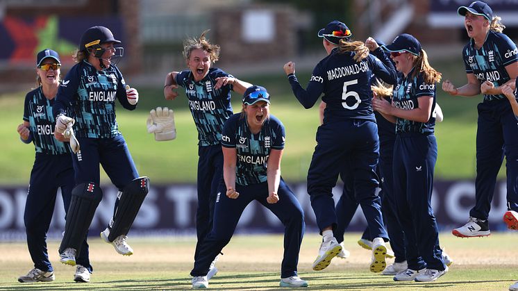 The England Women's U19 team celebrate. Photo: Getty Images