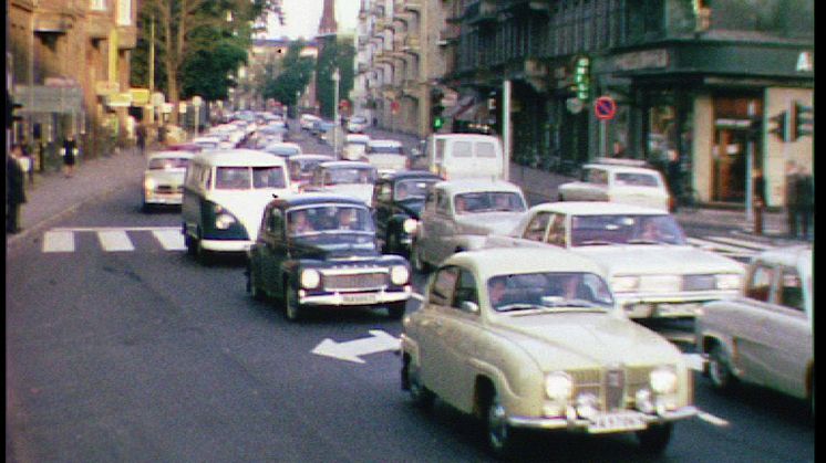 Högeromläggning. Från Här & Då - historisk film på stan under Nordisk Panorama