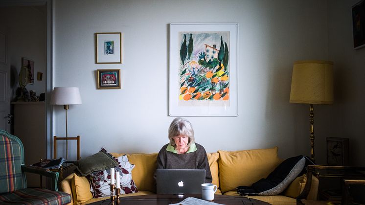 ​82-årige Kerstin Wolgers har aldrig været på internettet – følg hendes første uge online