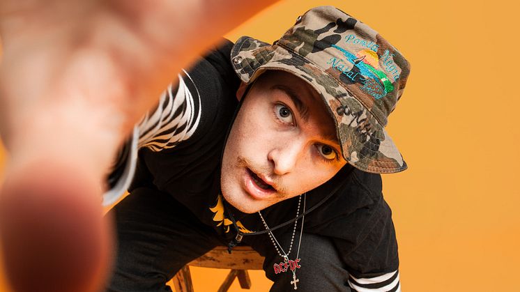 Han har netop vundet dette års karriekanonen og udgivet hittet “Hvad Du Laver Nu?”. Den 16. oktober kan du opleve den fremadstormende popmagiker Marcus.wav i Lille VEGA.