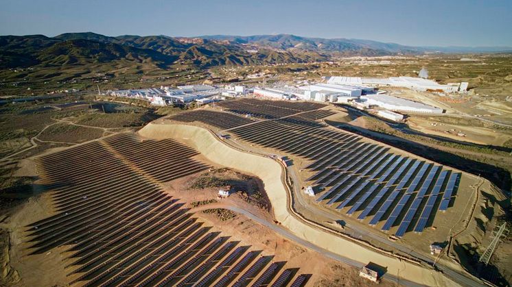 instalacion_solar_Cosentino-1100x693 2