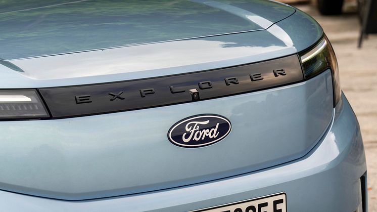 FORD EXPLORER ARCTIC BLUE 2024 (5).jpg