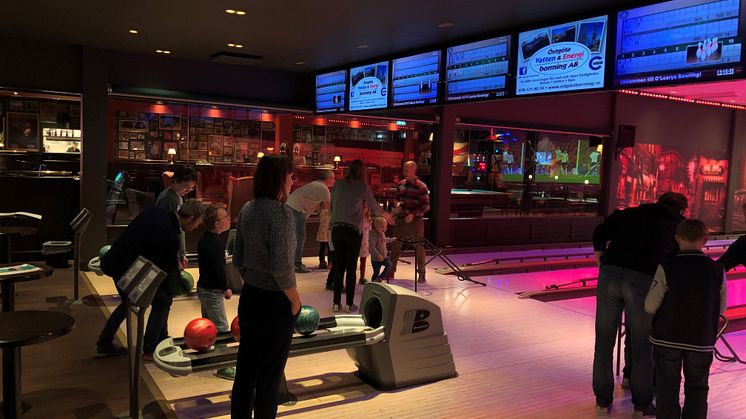 Svenska downföreningen Östergötland bjuder på bowling lördag