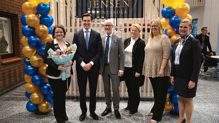 Rektor Anna Tronelius, grundare och VD Håkan Jensen, kommunstyrelsens ordförande Mats Gerdau, Stenvalvets VD Maria Lidström, ordförande i utbildningsnämnden Monica Brohede Tellström och Biträdande skolchef Viktoria Bjurström