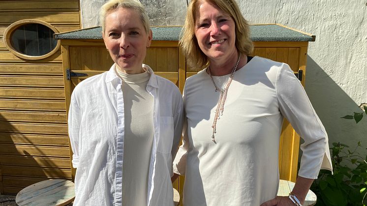 Vinnare Nadia Tolstoy, arkitekt med Johanna Frelin, vd på Riksbyggen