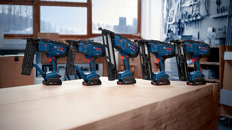 o451948v186 Cordless_Nailer_Range_Application_1657_Bluelook.jpg