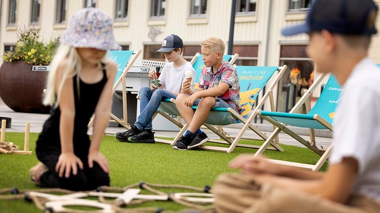 Sommartorg i Skövde erbjuder spel och andra aktiviteter på stan under hela sommaren. Foto: Tobias Andersson/upplevskovde.se