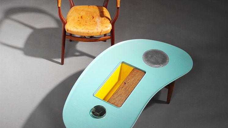 Finn Juhl: "FJ 44" armchair and unique coffee table (1944-45)