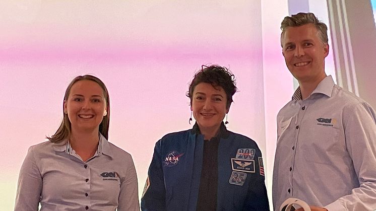 Jessica Meir tillsammans med Marcus Broberg och Moa Lubell från GKN Aerospace