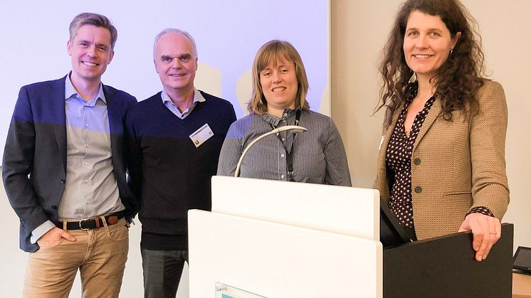 På bildet fra venstre: Jo W. Gullhaugen og Gunnar Moen, Oslo Areal,  Aslaug Mølmen, Miljødirektoratet og Katharina Bramslev, Grønn Byggallianse.