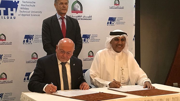 Im Beisein des deutschen Botschafters in den Vereinigten Arabischen Emiraten, Götz Lingenthal, unterzeichneten TH-Präsident Prof. Dr. László Ungvári und HCT-Vizekanzler Dr. Abdullatif Al Shamsi die Vereinbarung.