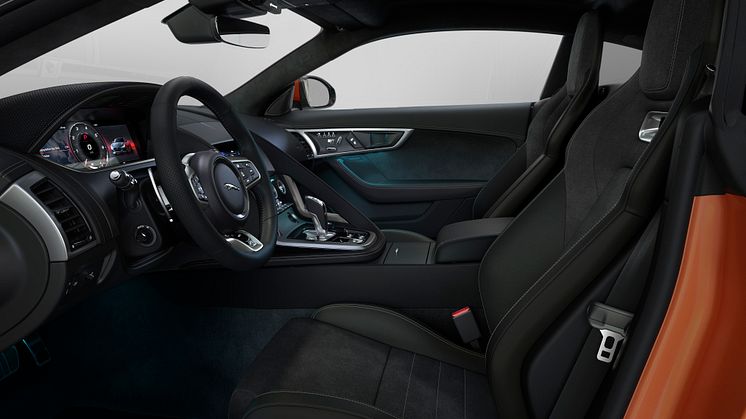 Jag_F-TYPE_22MY_R_Coupe_Interior_120421_001
